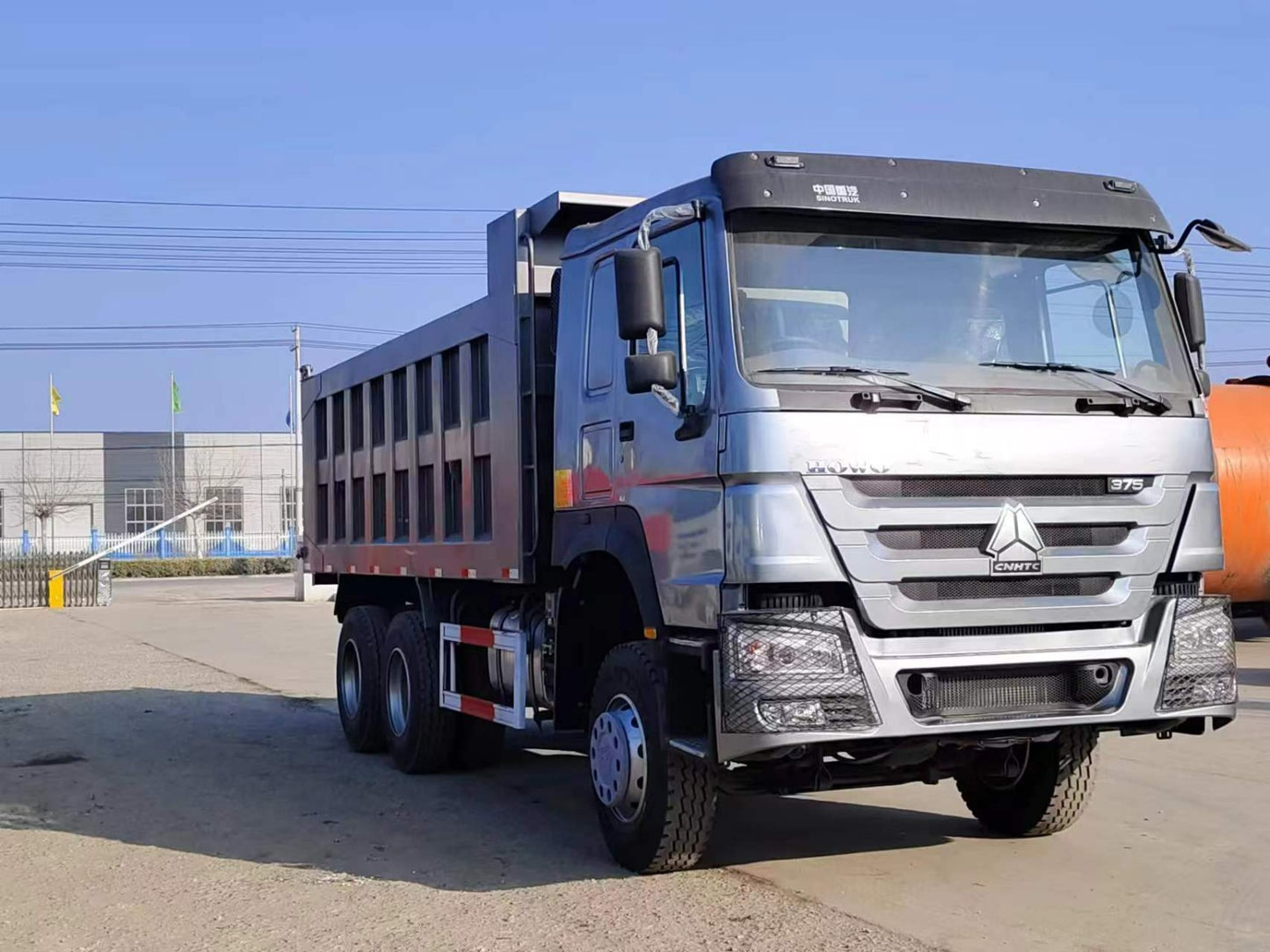 Sinotruk Howo 6x4 Dump Truck Heavy-Duty Tipper with Hydraulic Lift